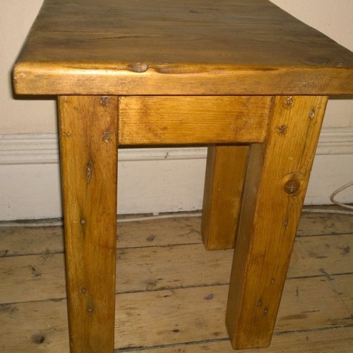 Pine outlet corner table